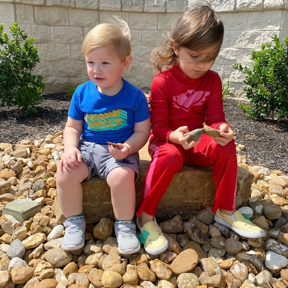 🌸Welcome To My Closet🌸 Meet Your Buyer & Seller - Picture 2 of 5